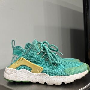 Nike Green and Yellow Sneakers with Breathable Mesh